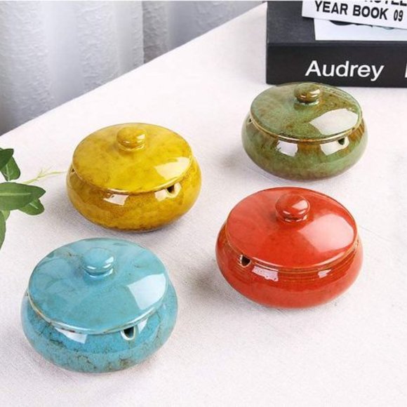 Ceramic Ashtray with Lids, Windproof - Picture 3 of 3
